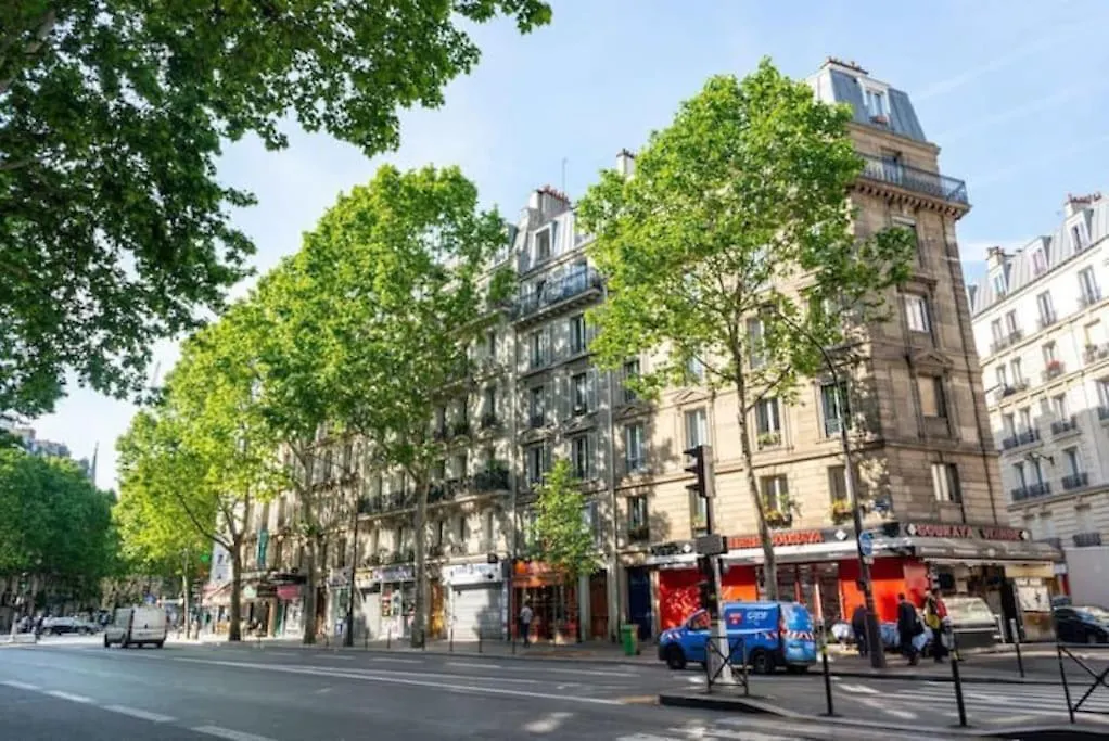 Entier A Montmartre Pour 4 *