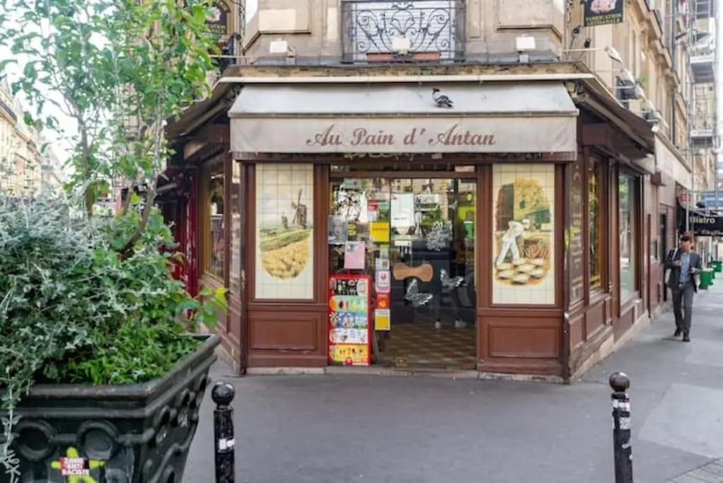 Entier A Montmartre Pour 4 *